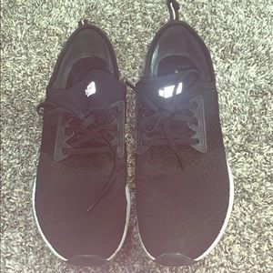 New balance memory sole tennis shoes